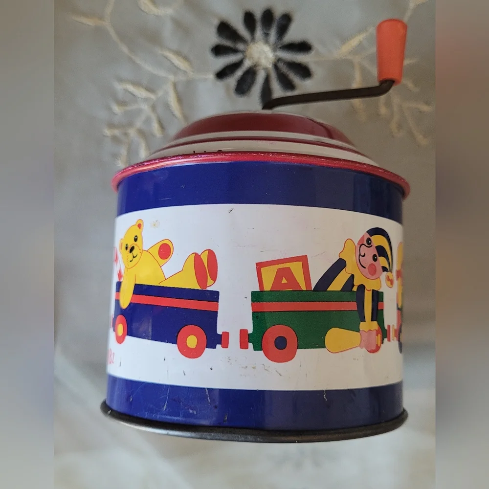 Vtg Rare Christmas Find Bolz By Lena tin music turnbox toy.